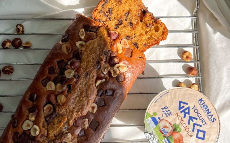 Plumcake farina di farro, yogurt greco alle nocciole e gocce di cioccolato