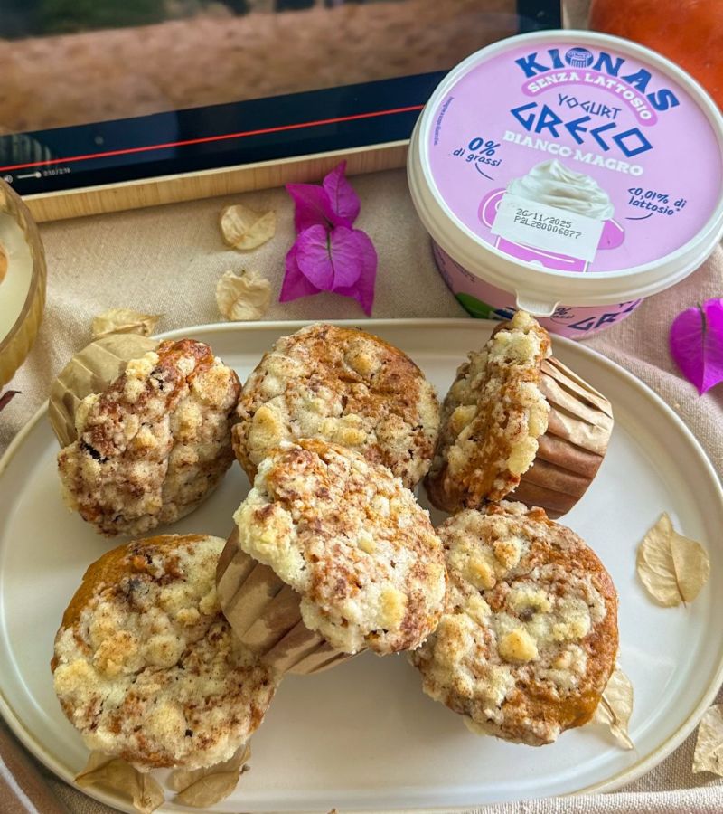 Muffin alla zucca con crumble croccante, cioccolato e yogurt greco