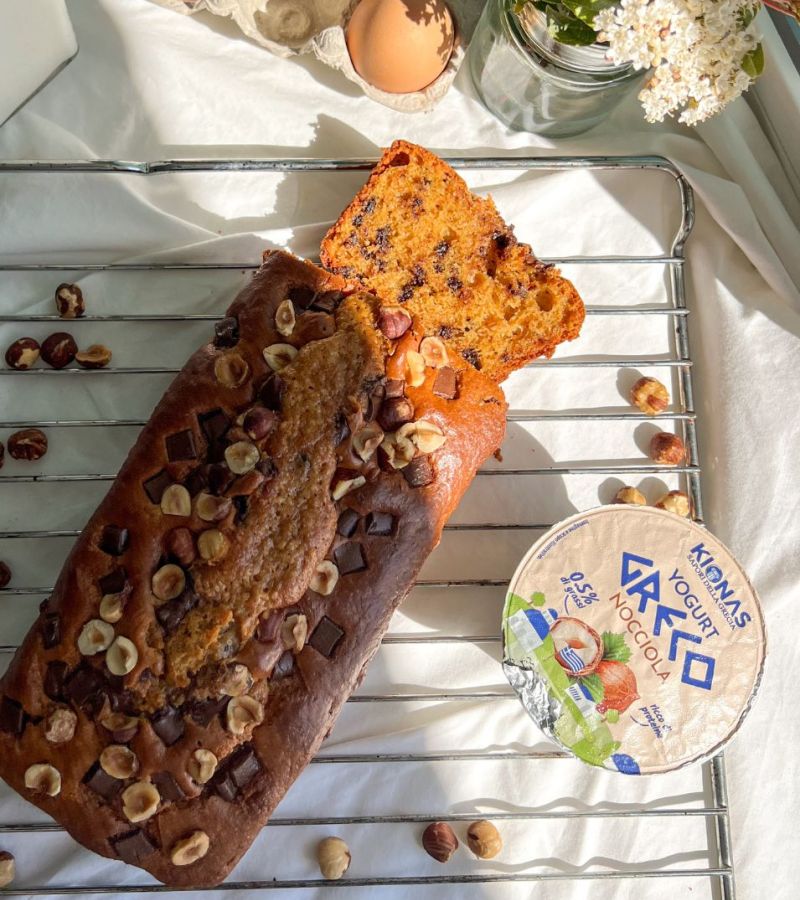 Plumcake farina di farro, yogurt greco alle nocciole e gocce di cioccolato