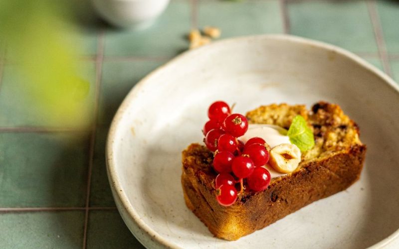 Banana bread con yogurt alla nocciola