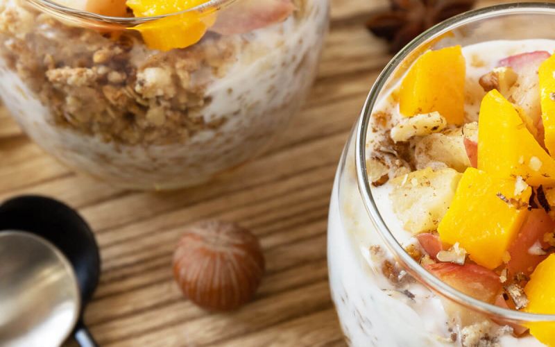 Bicchierino con Yogurt, Purea di Mela e Cannella, Granola e Zucca