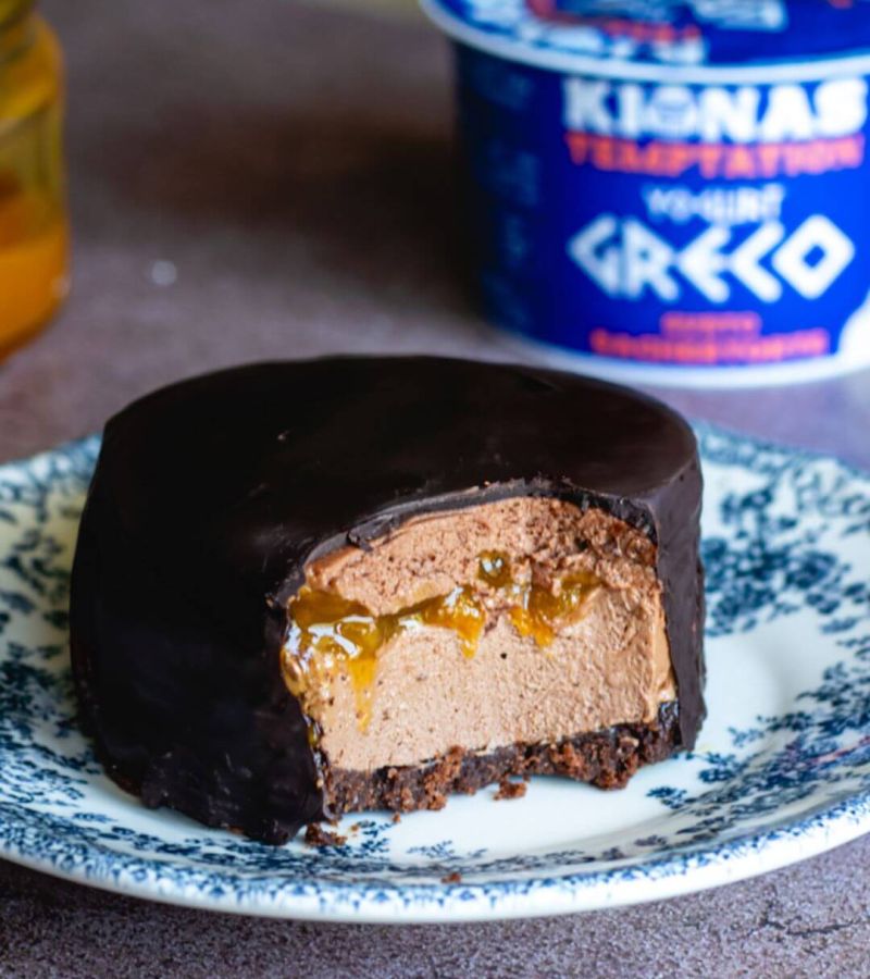 Sacher cheesecake con yogurt greco e cioccolato fondente