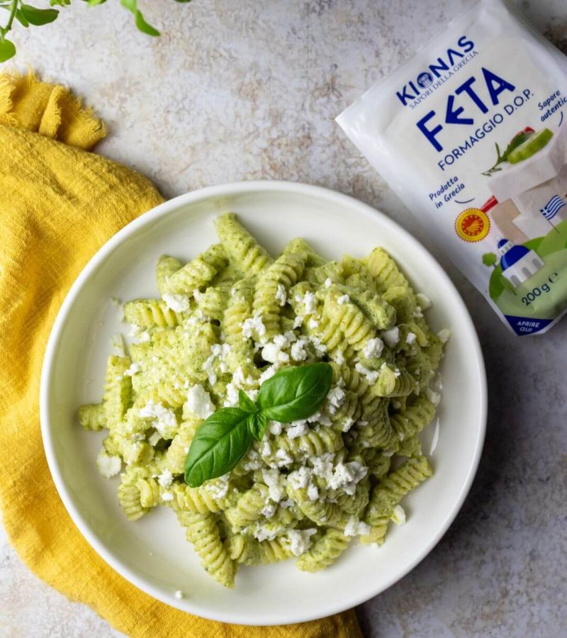 Pasta con crema di zucchine e feta