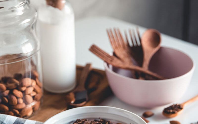 Breakfast bowl con yogurt greco al caffè e cioccolato