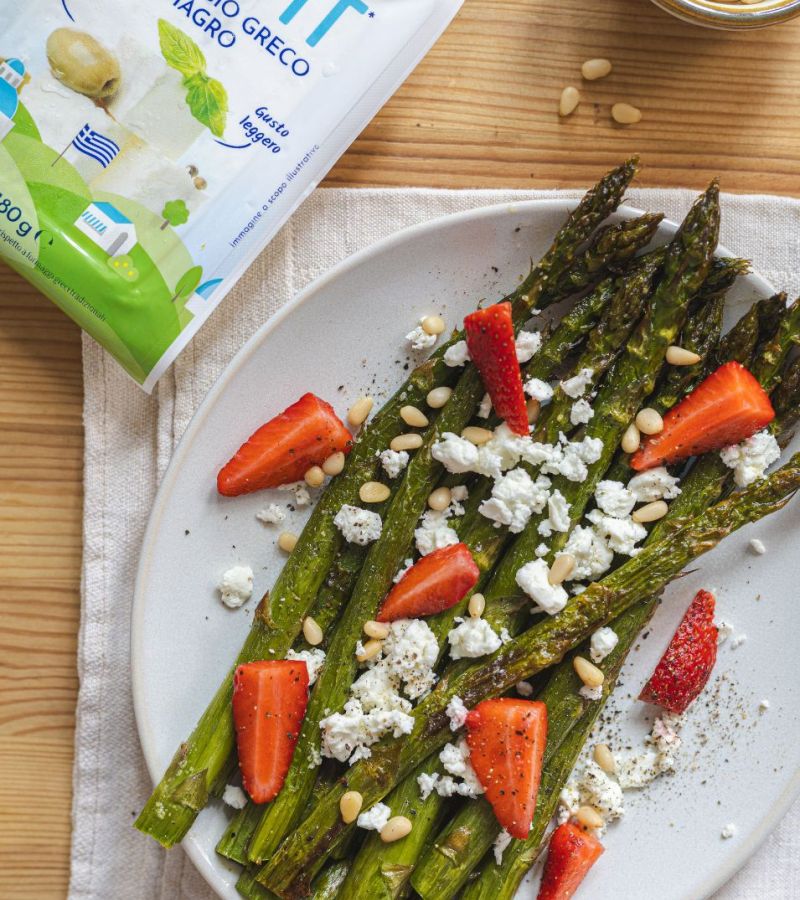 Asparagi al forno con formaggio greco light e fragole