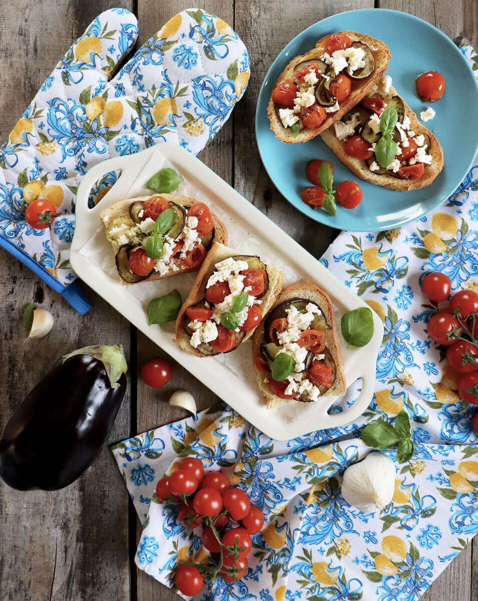 Crostini con Melanzane, Feta e Pomodorini Arrosto