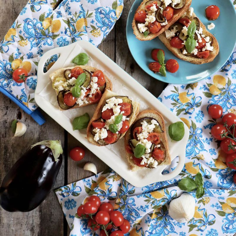 Crostini con Melanzane, Feta e Pomodorini Arrosto