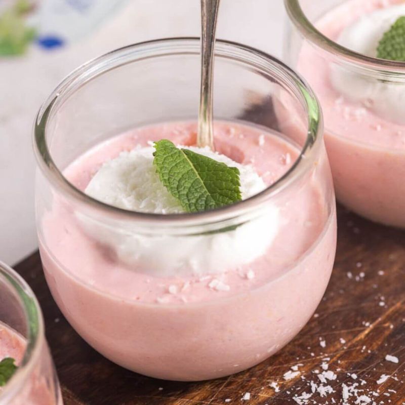 Pudding all’anguria e yogurt greco al cocco