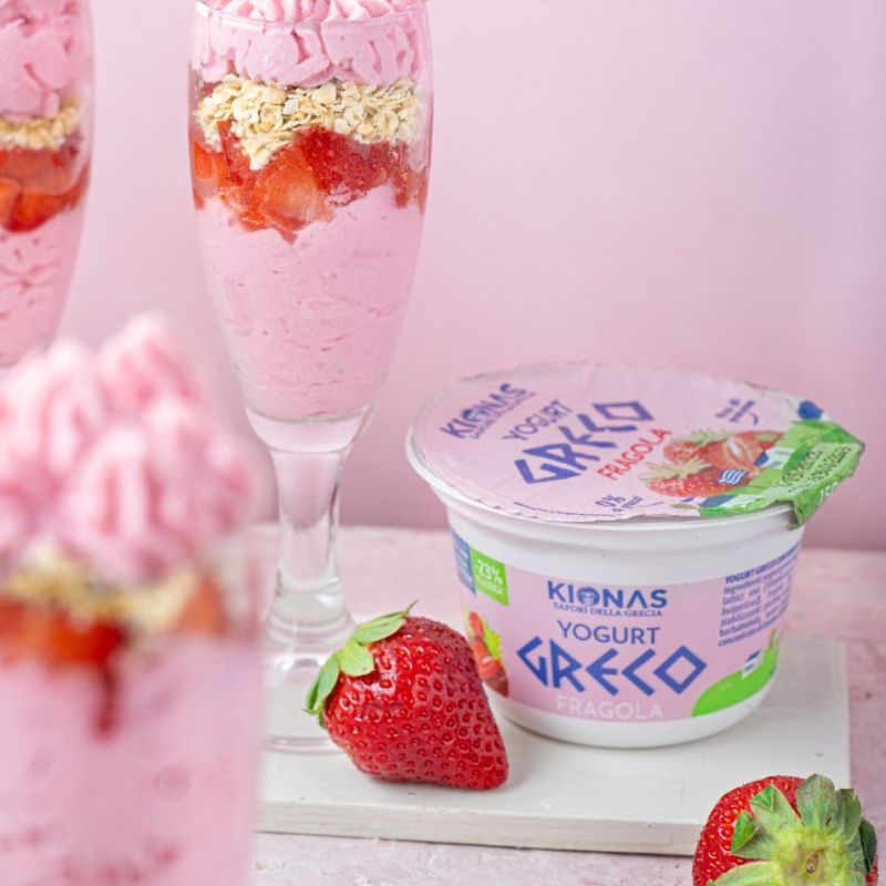 Coppa cremosa alle fragole e yogurt