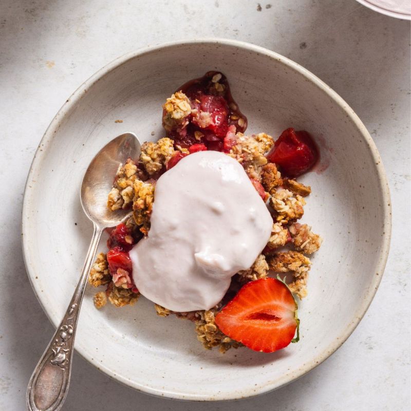 Crumble con fragole e yogurt greco
