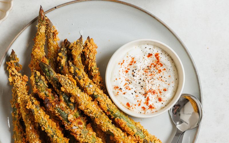 Asparagi fritti con yogurt greco
