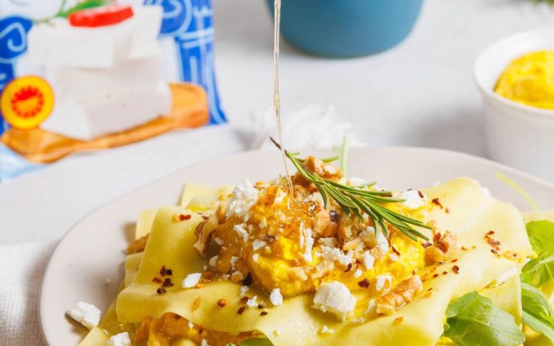 Open lasagna con zucca, feta e yogurt greco