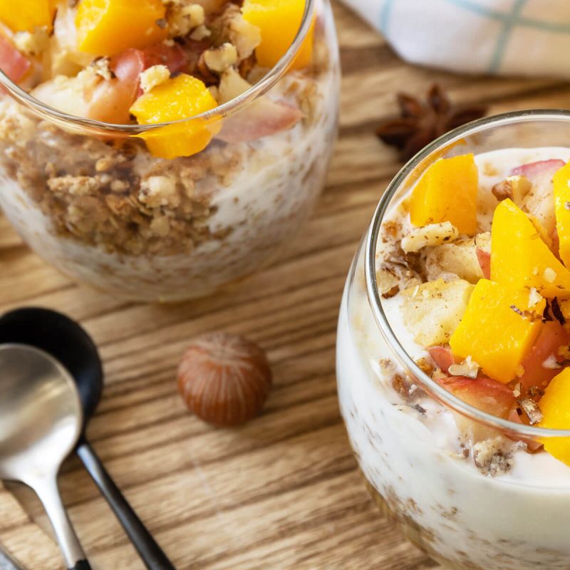 Bicchierino con Yogurt, Purea di Mela e Cannella, Granola e Zucca