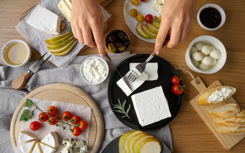 Alla scoperta della feta greca: origini, produzione e curiosità