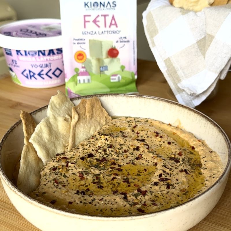 Tirokafteri con feta e yogurt greco