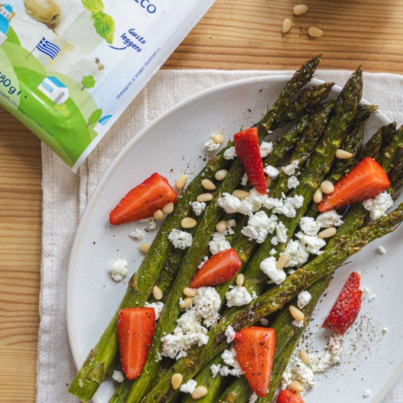 Asparagi al forno con formaggio greco light e fragole