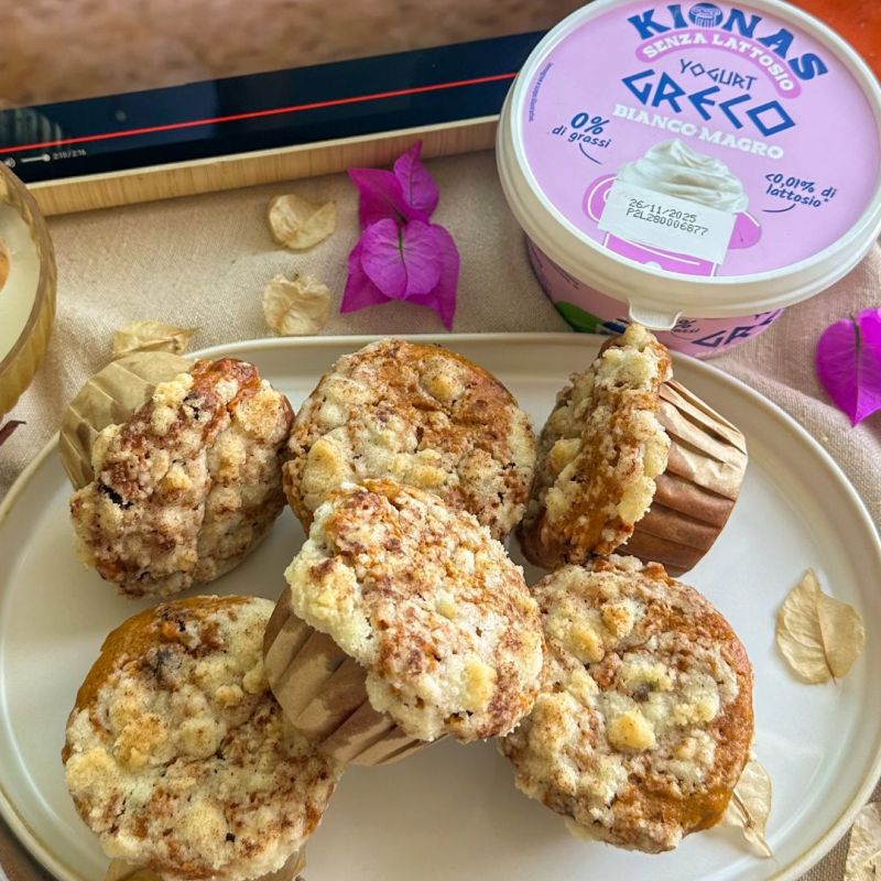 Muffin alla zucca con crumble croccante, cioccolato e yogurt greco
