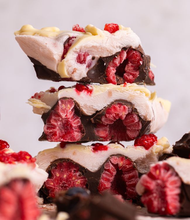 Frozen bars ai frutti rossi con yogurt greco alla fragola