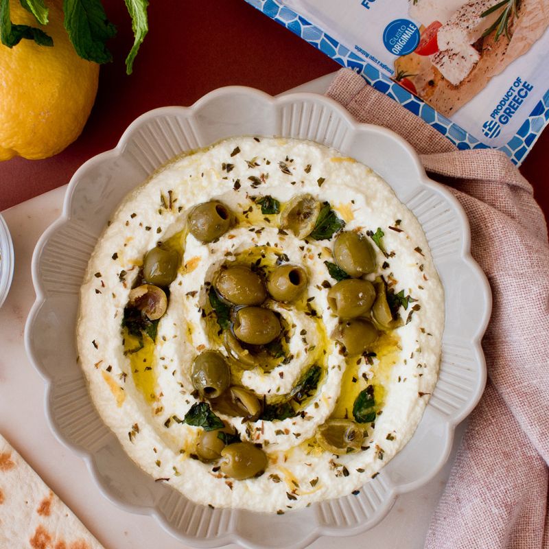 Whipped feta e olive verdi