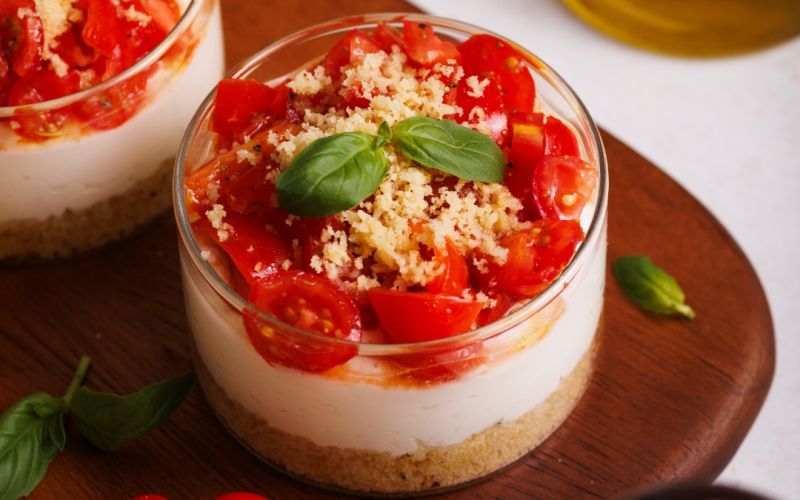 Cheesecake feta e pomodorini servita in barattolo