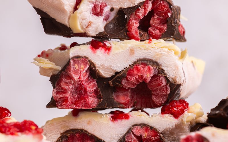 Frozen bars ai frutti rossi con yogurt greco alla fragola