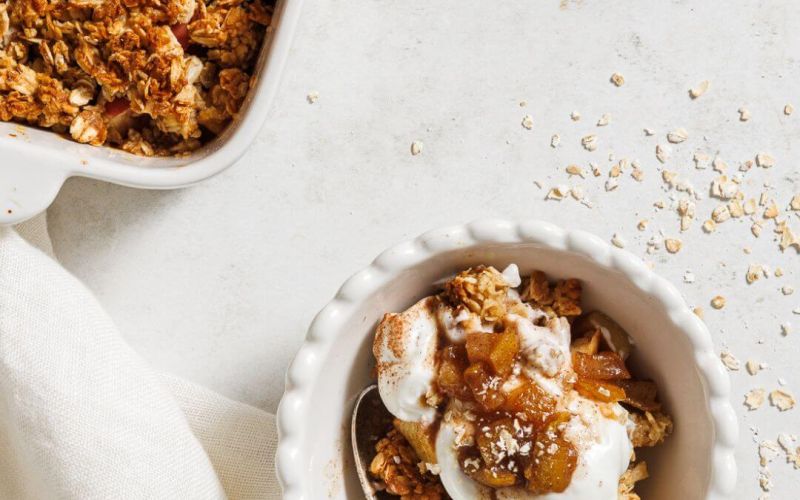 Crumble autunnale alle mele con yogurt greco