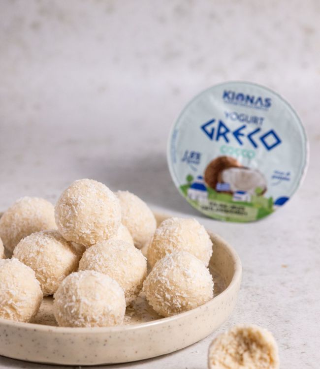 Tartufini con yogurt greco al cocco