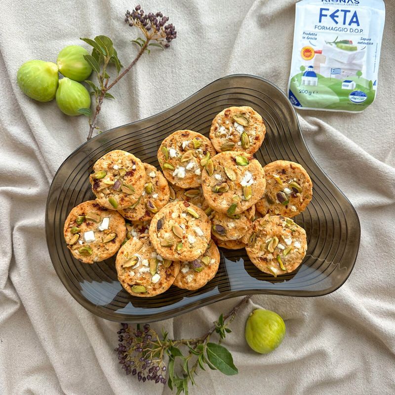 Cookies salati con feta, pistacchi e pomodori secchi