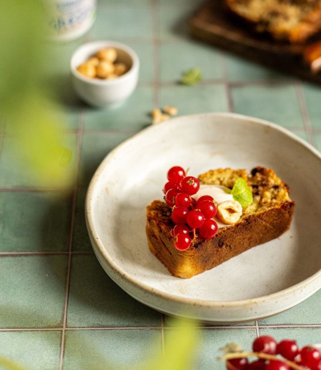 Banana bread con yogurt alla nocciola