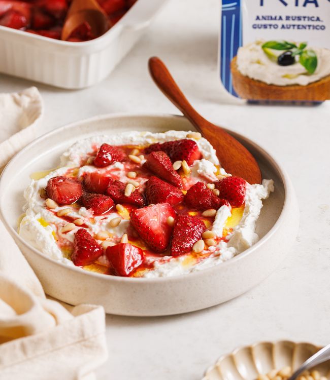 Fragole al forno con feta spalmabile