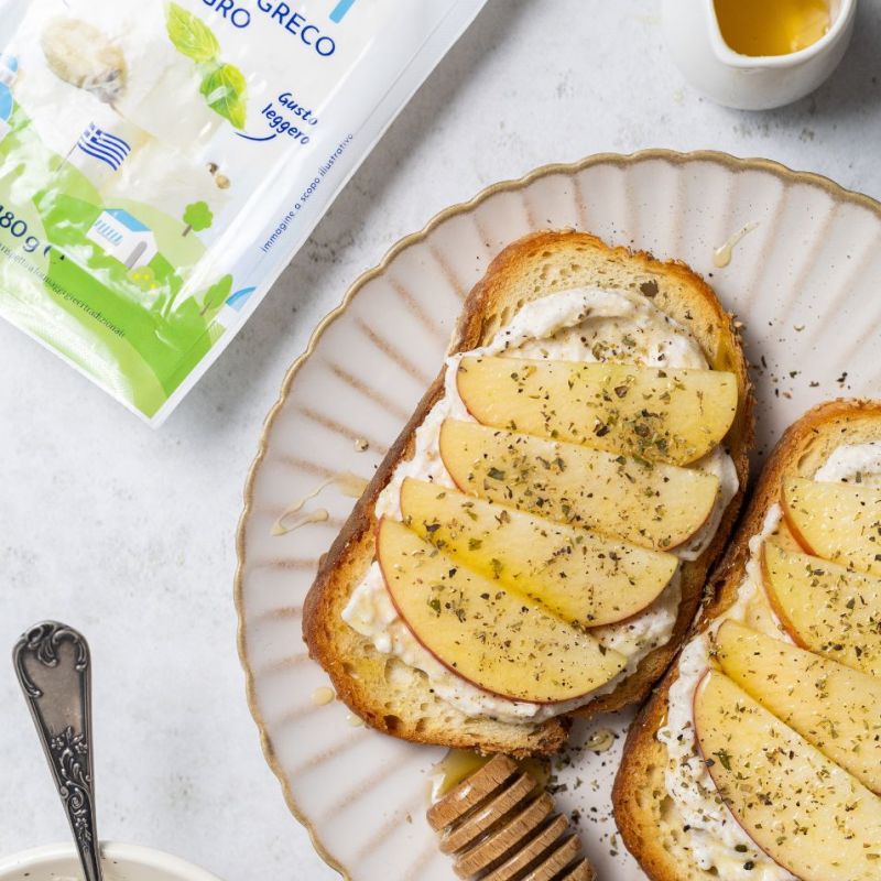 Toast con crema di formaggio greco light dolce