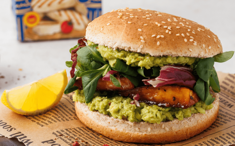 Ricetta Burger con Halloumi DOP Kionas, miele e avocado