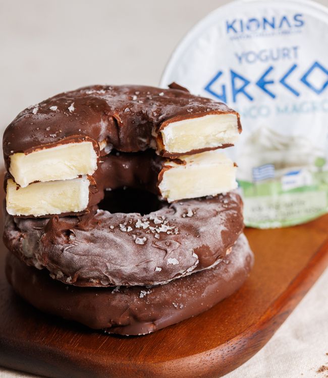 Ananas ricoperto di cioccolato con yogurt greco