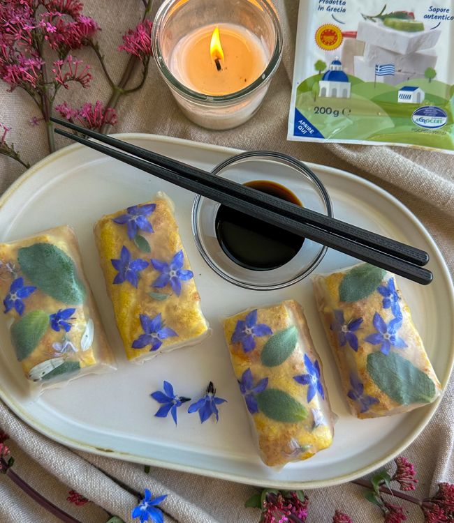 Spring rolls con feta panata e carta di riso