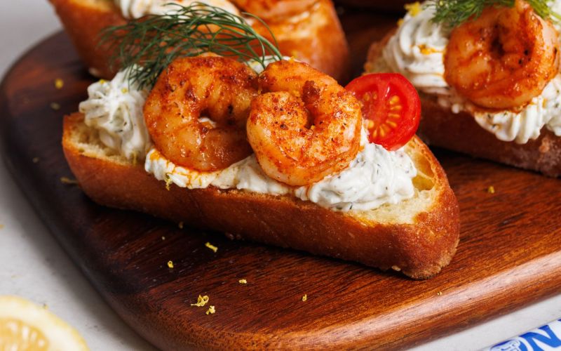 Crostini gamberi con Feta greca Kionas