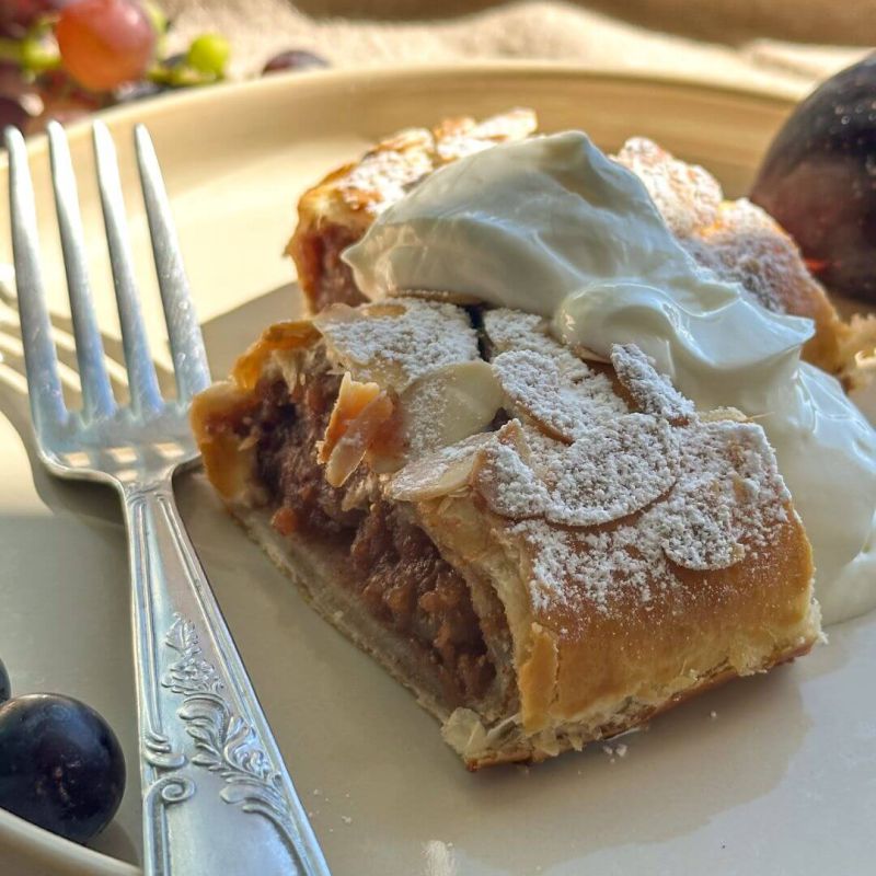 Strudel ai fichi con yogurt greco