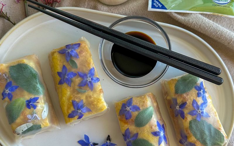 spring rolls con feta panata e carta di riso