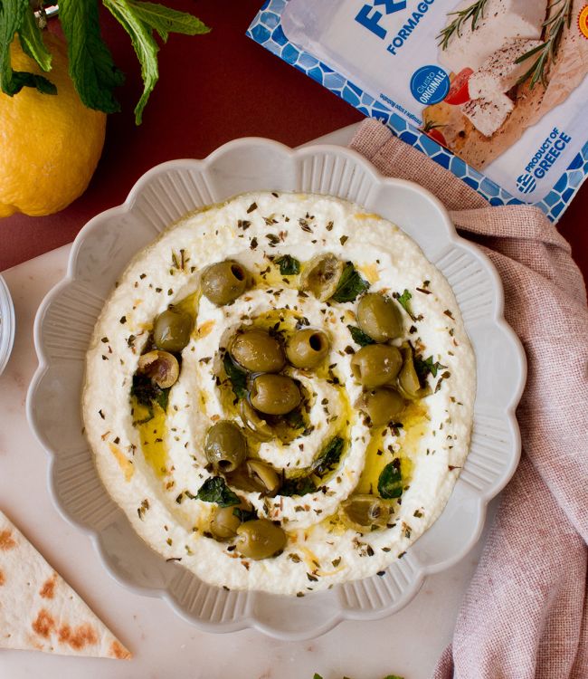 Whipped feta e olive verdi