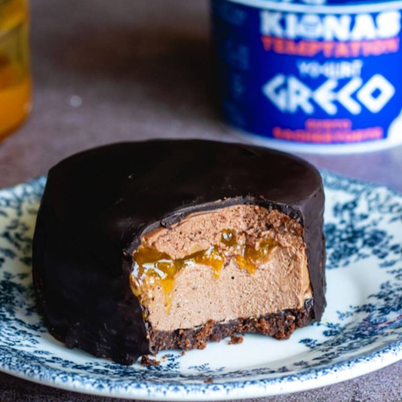 Sacher cheesecake con yogurt greco e cioccolato fondente