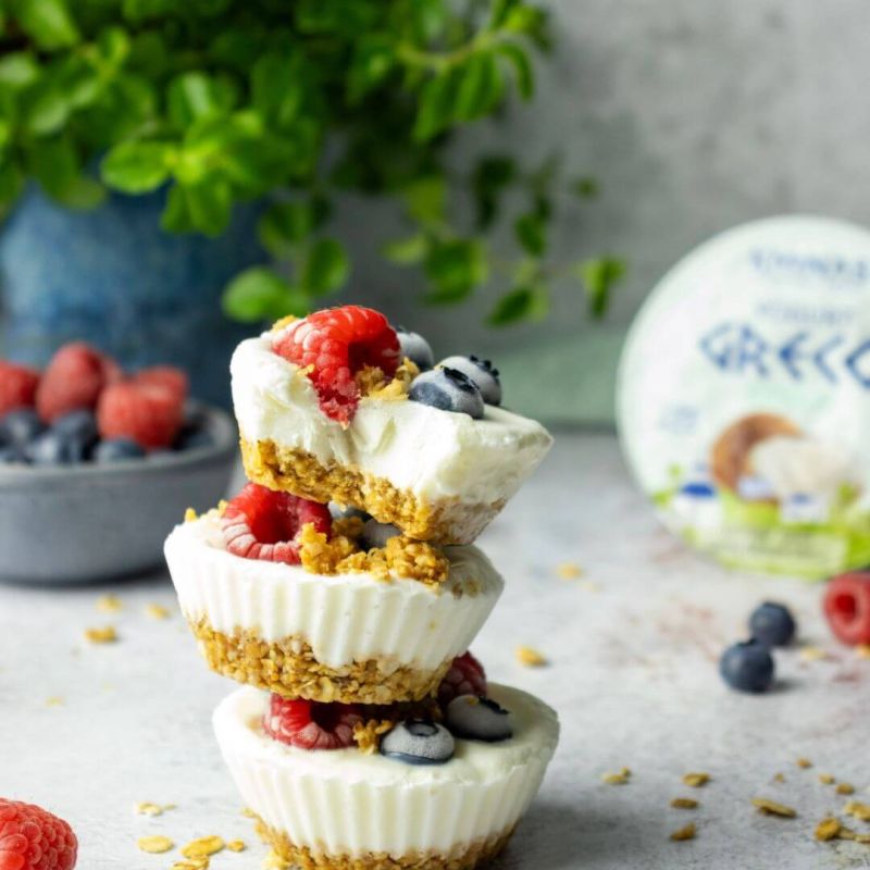 Frozen yogurt granola cups con yogurt greco al cocco