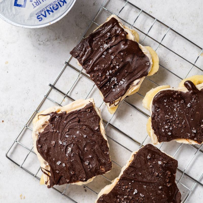 Banana snack con cioccolato e burro d’arachidi
