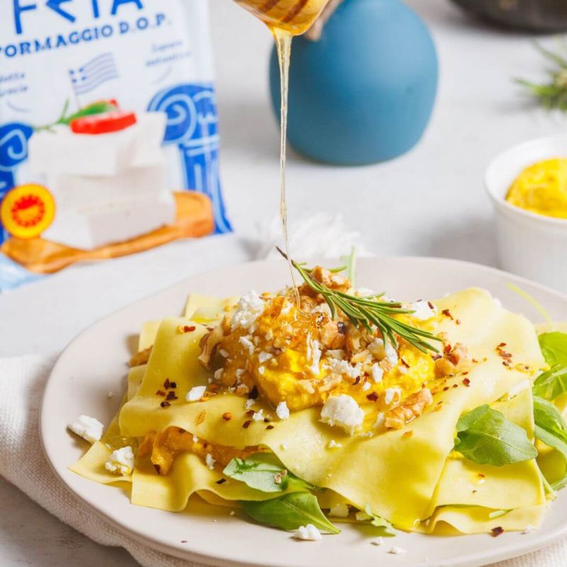 Open lasagna con zucca, feta e yogurt greco
