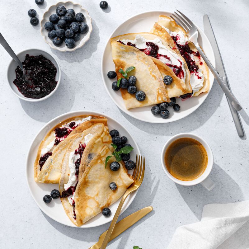 Crepes Ripiene di Yogurt Greco e Purea di Mirtilli