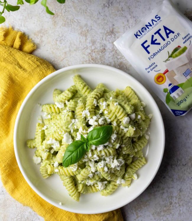Pasta con crema di zucchine e feta