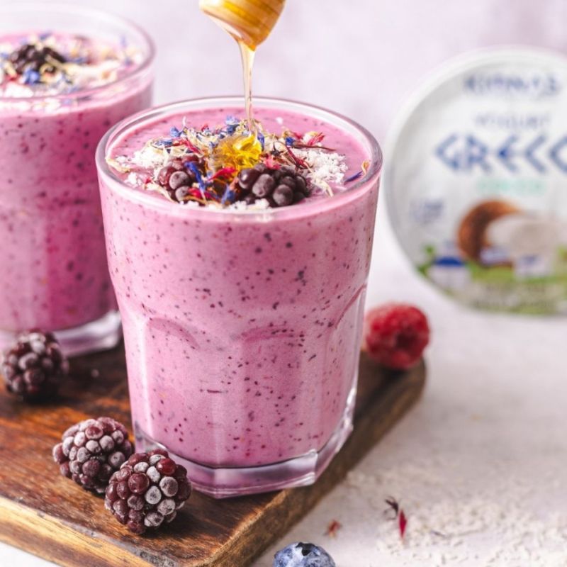Smoothies cocco e frutti rossi