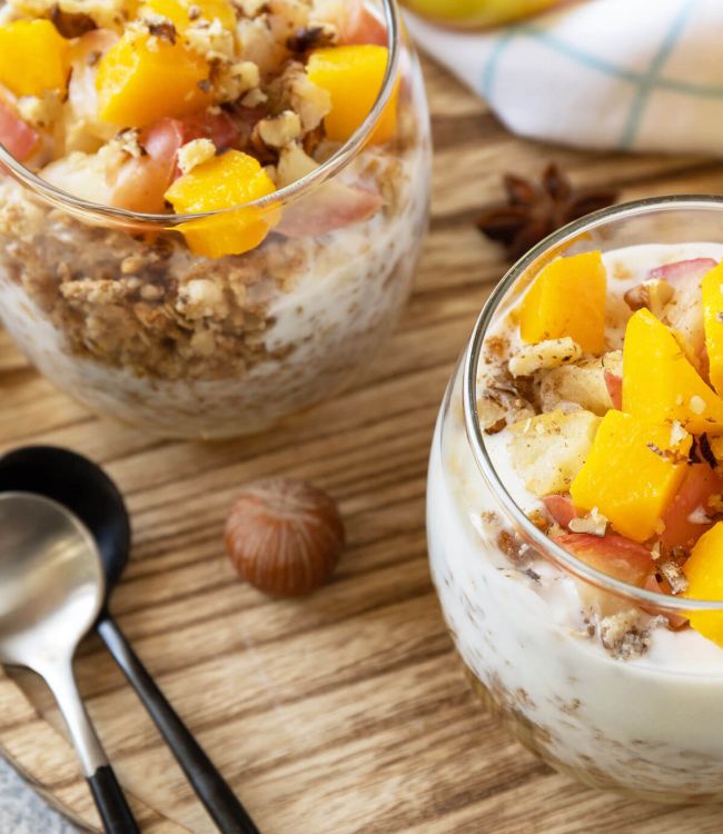 Bicchierino con Yogurt, Purea di Mela e Cannella, Granola e Zucca