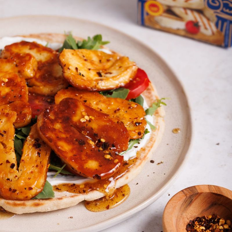 Pita con Halloumi Kionas al Miele e Peperoncino