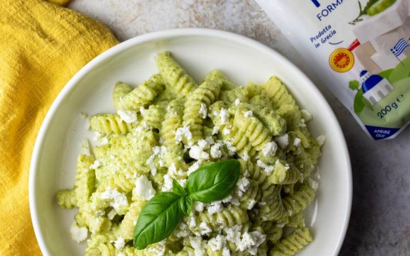 Pasta con crema di zucchine e feta