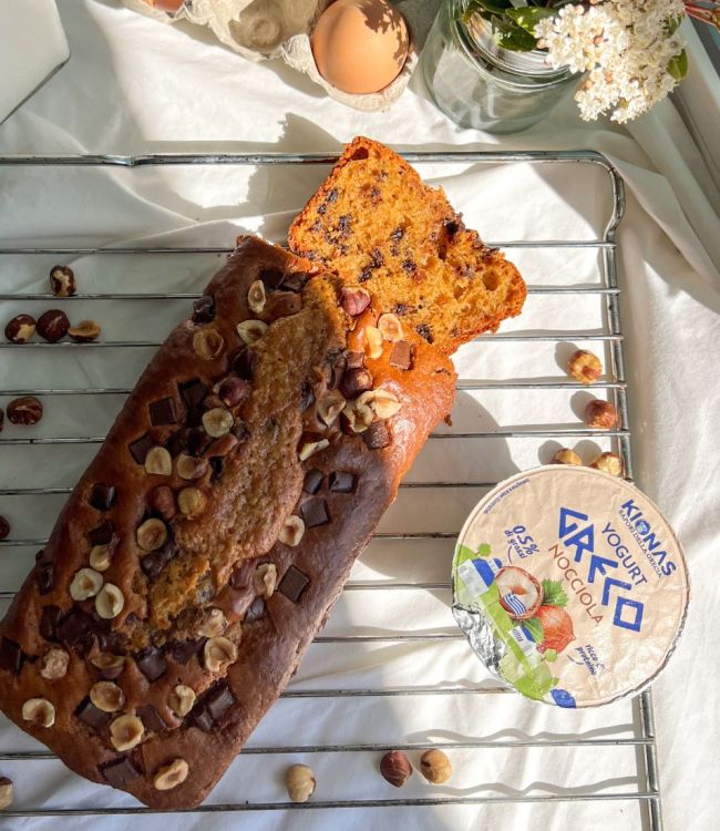 Plumcake farina di farro, yogurt greco alle nocciole e gocce di cioccolato