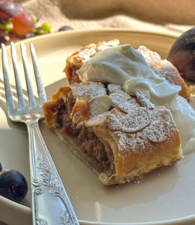 Strudel ai fichi con yogurt greco